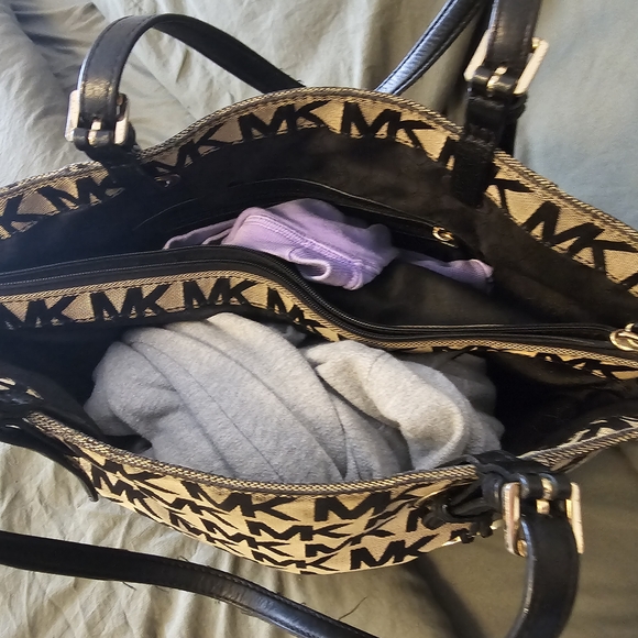 Michael Kors Black and Tan Tote Bag - Picture 2 of 11